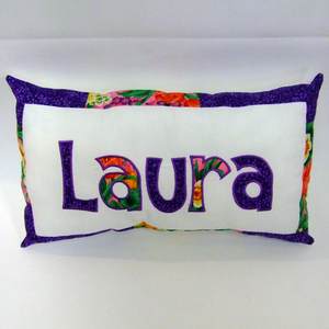 Namenskissen Laura in lila