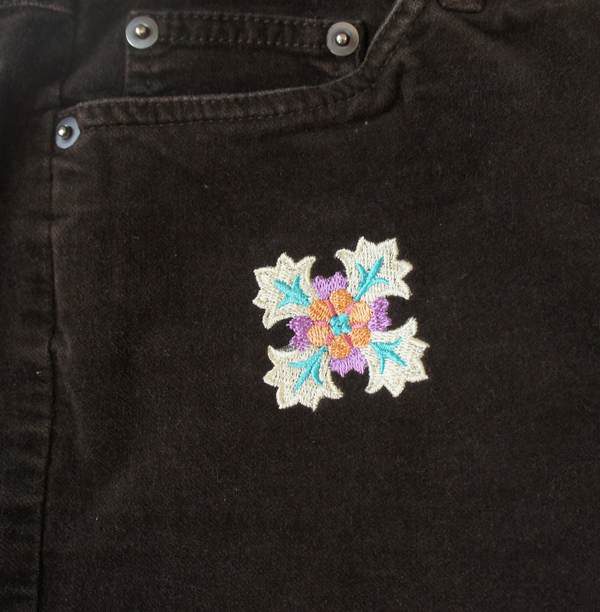 Samt-Jeans mit Stickerei – Bild 3