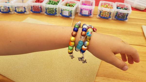 Armbänder mit Charms machen – Bild 2