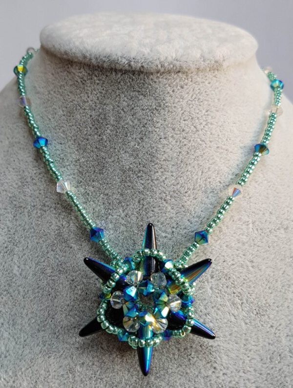 Sternencollier selber fädeln – Bild 2