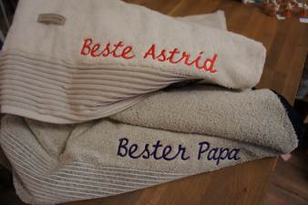 bestickte Handtücher