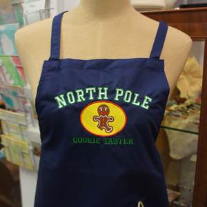 bestickte Schürze -