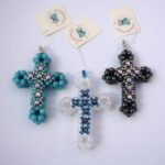 Kreuz aus Perlen - handgemacht