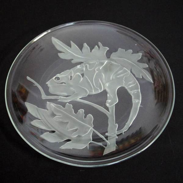 Deko-Teller aus Glas mit Iguana – sandgestrahlt Deko-Teller aus Glas mit Iguana - sandgestrahlt