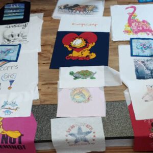 T-Shirts als Patchworkdecke wieder verwenden T-Shirts als Patchworkdecke wiederverwenden