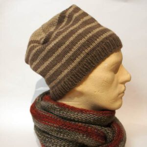 handgestrickte Mützen & Schals