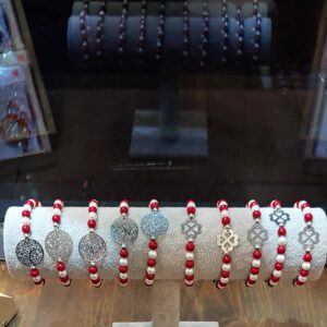Märzchen Armbänder in rot und weiß