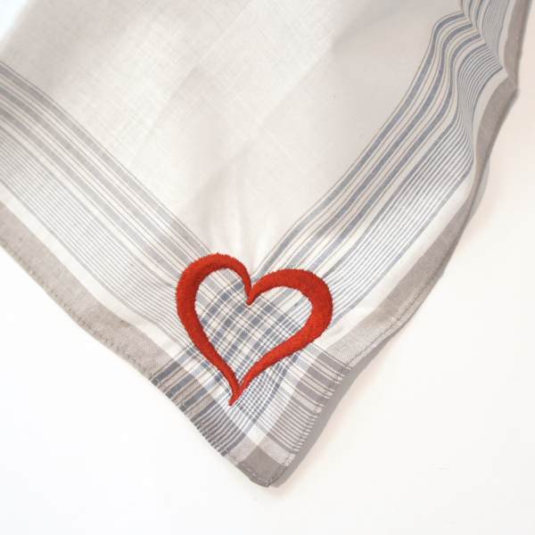 Herz-Stickerei auf Taschentuch