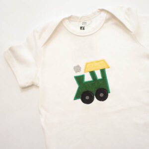 Baby-Body mit Lokomotive-Stickerei