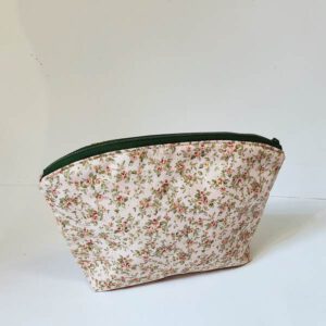 Kosmetiktasche M in rosa mit grünem Reißverschluss