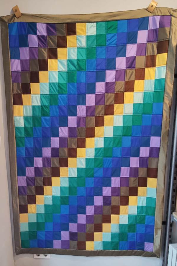 Simple Squares Patchworkdecke aus Seide – Bild 2