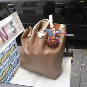PomPom auf Tasche PomPom auf Tasche
