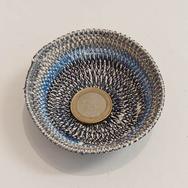 Ringschale aus Paketschnur im blau