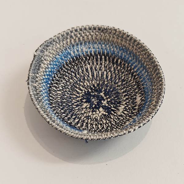 Ringschale aus Paketschnur im blau