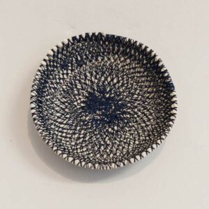 Ringschälchen aus Stickgarn im blau