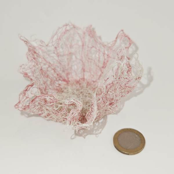 Teelichthalter aus Faden in rosa